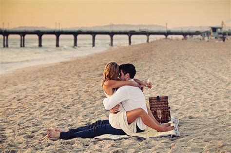 22 Best Picture Valentines On The Beach Weddingtopia Beach Couple