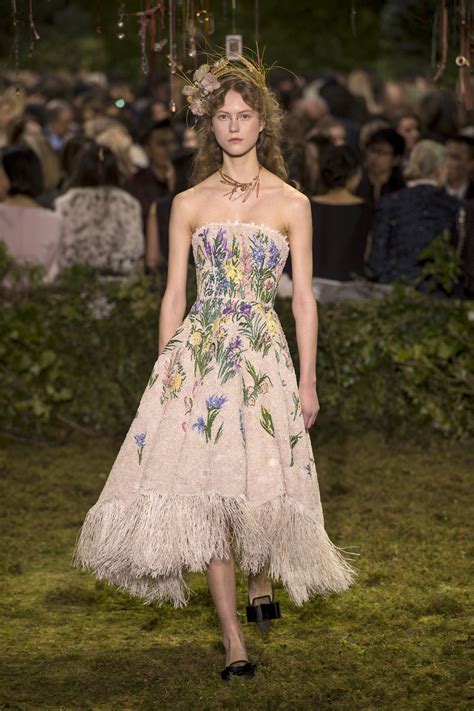 The Best Runway Looks From Couture Week Spring 2017 Valentino