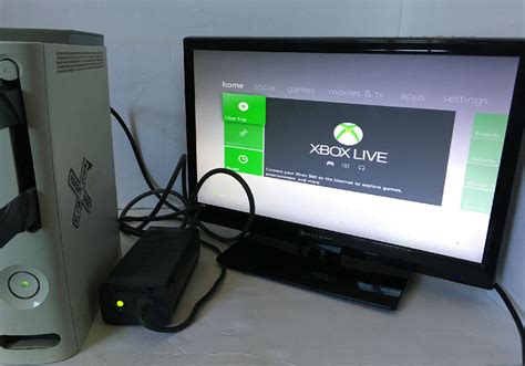 Microsoft Xbox 360 White Gaming Console With 20gb Hdd W Energy Present
