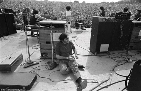 Legendary Photographer Unveils Evocative Images From Woodstock