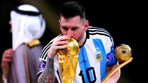 Messi Kissing The World Cup Trophy Fifa 2022 Was His Last