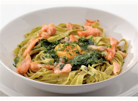 Pasta Met Spinazie Zalm En Ei Recept Allerhande Albert Heijn