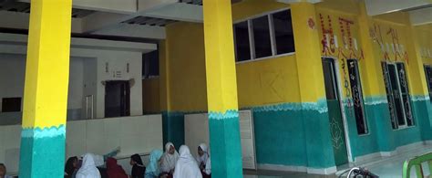 Saya melesatkan anak panah dari busurnya ke sasaran di lapangan monumen nasional, tepat pada pukul 19.25 wib semalam. SDIT GIS PERMATA UMMI