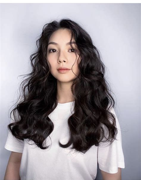 pin by nycole mattoso on cabelo curly asian hair long wavy hair asian short hair