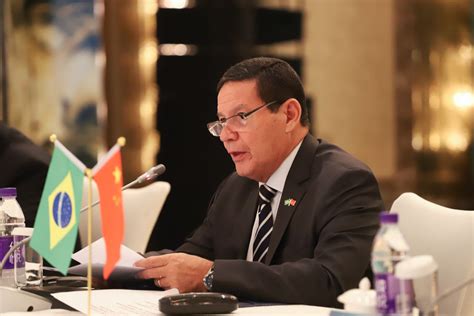 Omar aziz critica bolsonaro e diz que brasil tem um grande motoqueiro e um péssimo presidente. Brasil e China concordaram em reforçar intercâmbios, diz ...