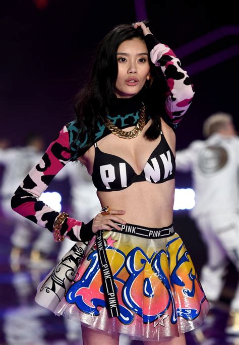 Ming Xi Photos Victoria S Secret Fashion Show Ny Daily News
