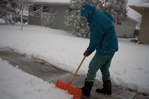 Edmonton Snow And Ice Removal Tips For Your Driveway
