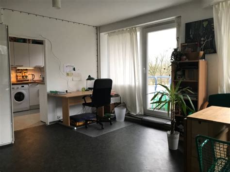 The bathroom with shower and wc is located directly opposite on the corridor. Perfekt für eine Person: 47 qm mit Balkon - 1-Zimmer ...