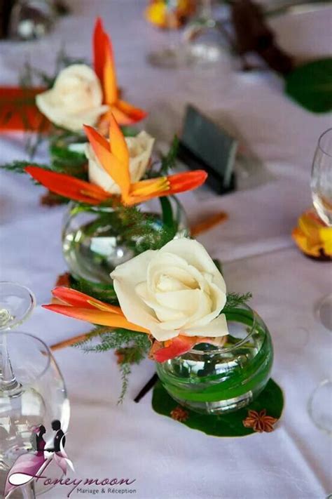 Lors d'un mariage, le centre de table « colombes mariés déco » est. Mariage antillais | wedding | Pinterest | Mariages, Deco ...