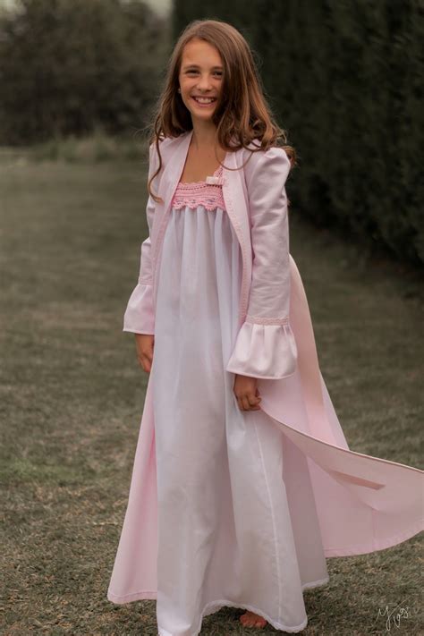 Batas Y Camisones Hechos A Mano Para Niñas Moda Infantil Hecha En España Vestidos De