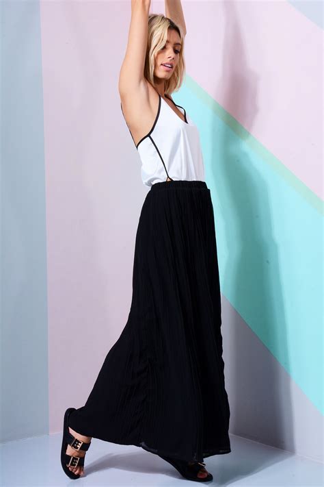Lovemystyle Black Pleated Maxi Skirt With Chiffon Overlay