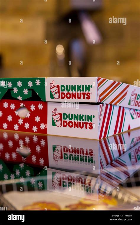 Caja De Dunkin Donuts Fotografías E Imágenes De Alta Resolución Alamy
