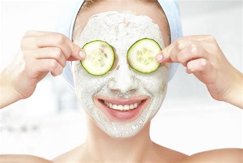 Pour retirer les points noirs, un masque maison plutôt efficace est celui au blanc d'œuf. masque anti bouton visage
