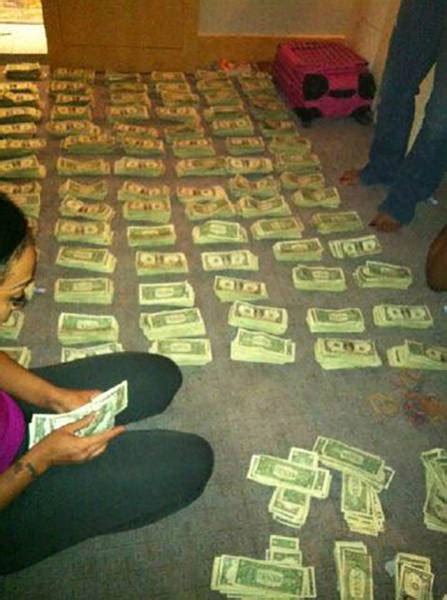 Strippers Showing Off Their Money Pics Izismile