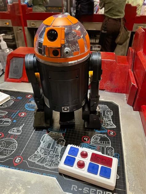 Guide To Build A Droid At Disney World Droid Depot