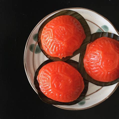 This sweet rice cake is a popular dessert to bring for potlucks and events, and it's so special being able to make this traditional dessert for chinese new the recipe calls for only six ingredients: I Ate Steamed Glutinous Rice Flour Cake Filled with ...