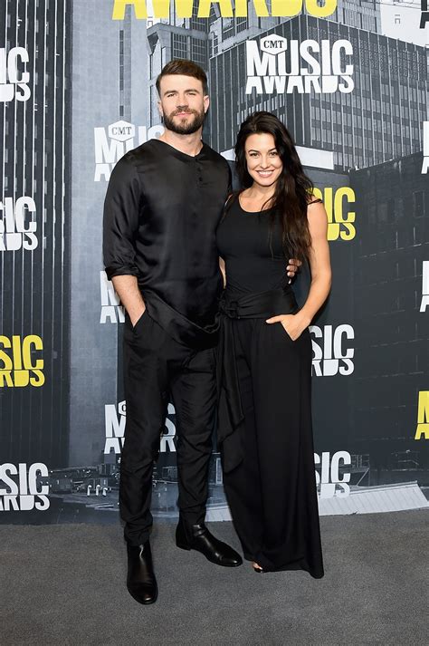 Sam hunt has been dubbed the hottest country singer, it was rumored that he was dating bachelorette andi dorfman last year, the rumor was denied by both parties and sam even said he was single. EXCLUSIVE: Sam Hunt Reveals He Flew to Hawaii 7 Times to ...