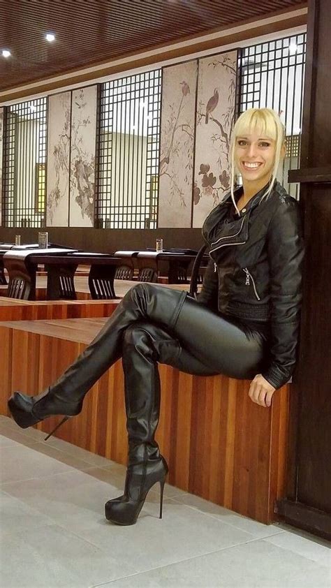 dana labo in leather and thigh high leather boots modebeelden hoge laarzen overknee laarzen