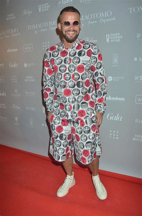 Mając 15 lat, ujawnił matce, że jest gejem. Oliwia Bieniuk zdradziła, ile ma wzrostu. Z takimi ...