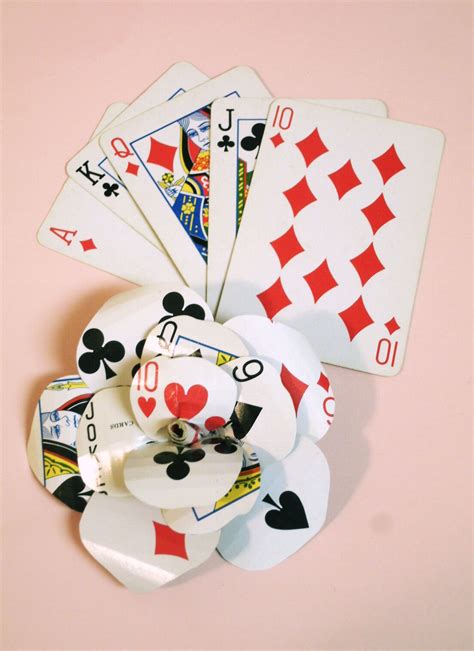According to wikipedia playing cards gave been around for over 1,100 years now. diy Playing Card Flower - this will go perfectly on my dress i'm making!!! | Playing card crafts ...