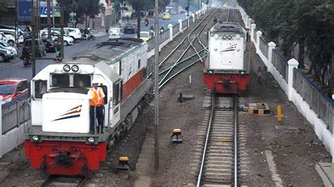 Check spelling or type a new query. Padatnya kereta api di stasiun Bandung - YouTube