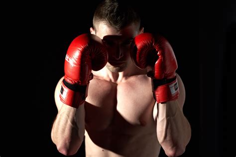 Make It a TKO: Tips for Choosing the Right Boxing Gloves - Lifestyle Mirror