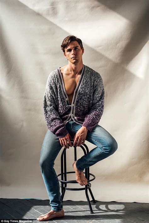 Queer Eye S Antoni Porowski Showcases Jaw Dropping Abs In Trunks