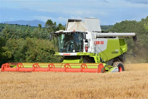 Claas Lexion 760 Terra Trac Combine Harvester Cutting Spring Barley A