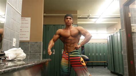 Yo Teen Massive Bodybuilder Flexing Huge Muscle Youtube