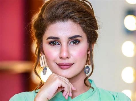 Free Download 8 Things You Didnt Know About Kubra Khan Super Stars Bio