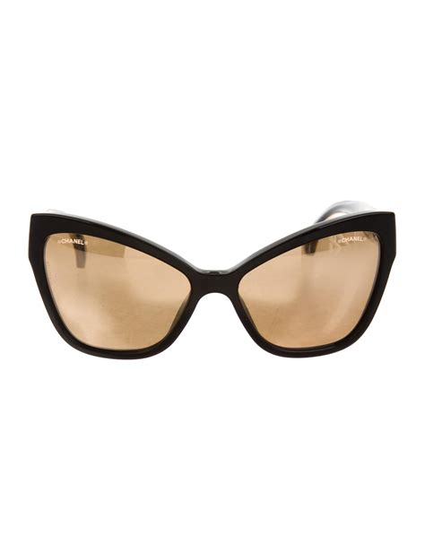 Mirror cat eye sunglasses uk. Chanel Mirrored Cat-Eye Sunglasses - Accessories ...