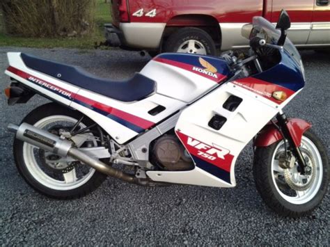 I've owned a lot of cool bikes, but this one is right up there. 1986 Honda VFR750 Interceptor, 86 VFR 750 Rare Classsic