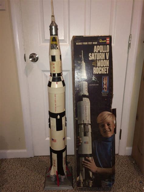 Vintage 1969 Revell Apollo Saturn V Moon Rocket Model Kit4 Footbox