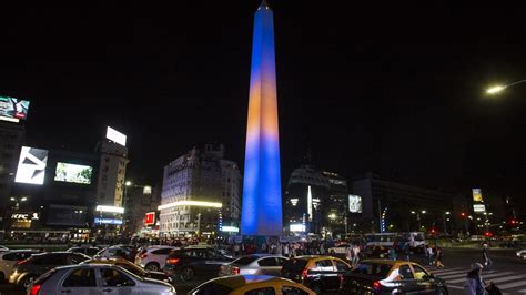 The obelisco de buenos aires is seen on july 11, 2014 in buenos aires, argentina. El Obelisco se iluminó con los colores de Boca | Tiempo ...