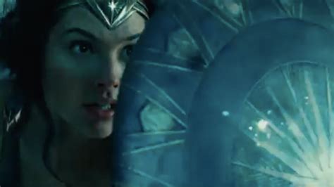 Wonder Woman Dévoile Tout Son Potentiel Badass Dans Deux Nouveaux Trailers Vanity Fair