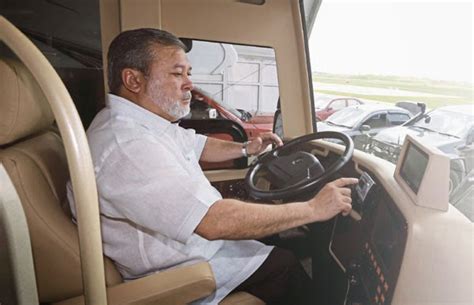 In conjunction with the annual kembara mahkota johor (2016 kmj), sultan ibrahim almarhum sultan iskandar will be hitting the road with this year's headliner for the royal road trip: Kesultanan Johor: Johor Sultan to drive coach in KMJ ...