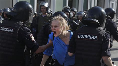 Russian Police Arrest 1000 In Mass Protest Over Moscow Election Bt