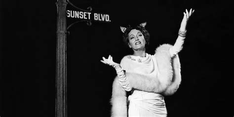 Sunset strip ratings & reviews explanation. Film - Sunset Boulevard - Into Film