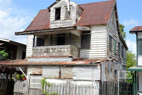 Huis Van Oudste Man Van Suriname Geschonken Aan Stadsherstel Foto S
