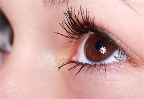 Göz kuruluğu neden olur? Göz kuruluğuna ne iyi gelir? Göz kuruluğu