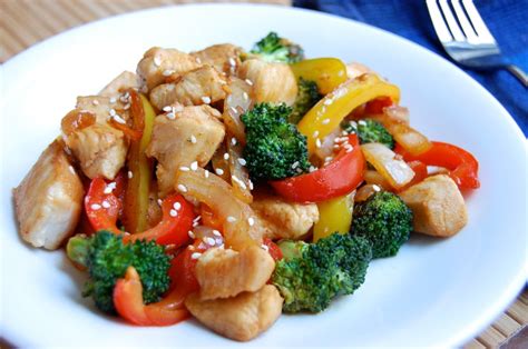 An easy chicken and broccoli stir fry recipe that yields juicy chicken and crisp broccoli in a rich brown sauce, just like the one at a chinese restaurant. Easy Chicken And Broccoli Stir Fry | Ultimate Paleo Guide