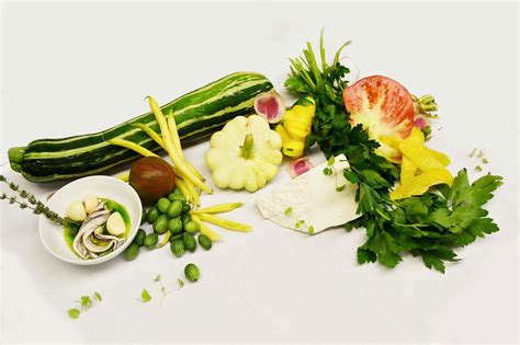 the ingredients for our summer Verdure salad | Fresh ingredient, Ingredients, Salad
