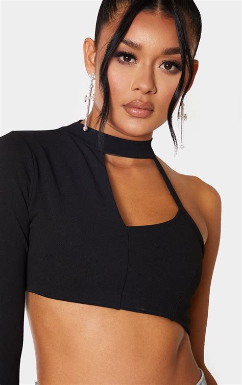Black Crepe One Shoulder Cut Out Detail Crop Top Prettylittlething Usa