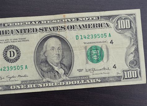 Vintage 100 Dollar Bill