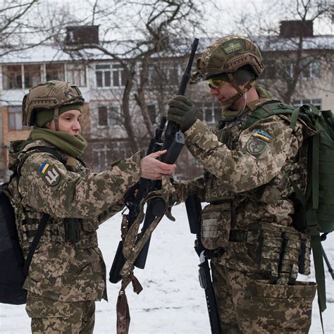Ukraines ‘weekend Army Trains As Last Defense Against Russia Wsj
