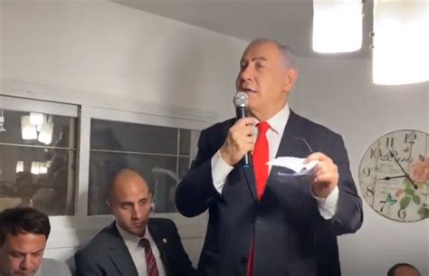 להאזנה לשידור חי ולתוכניות המוקלטות של קרן נויבך, קלמן ליברמן ואחרים, היכנסו עכשיו. לא נס ליחו: נתניהו חורש את השטח הליכודי ומתקבל בטירוף ...