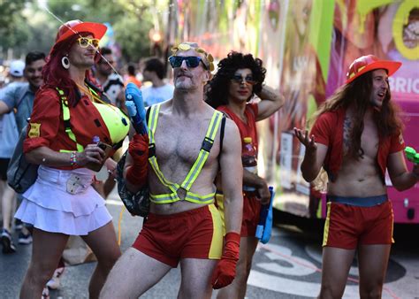 fotos del desfile del orgullo lgtbi 2023 en madrid