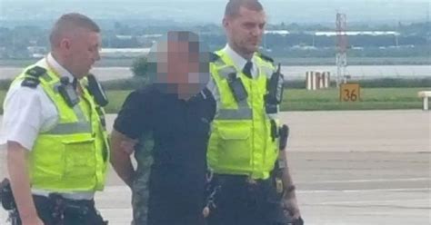 Drunk Man Pulled Off Ryanair Flight After Belching At Fellow Passengers Liverpool Echo