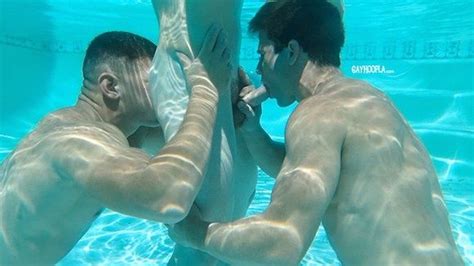Gay Underwater Blowjob