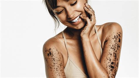 Genius Spray Tan Tips According To Bronzing Experts Natural Tanning Tips Beauty Brand